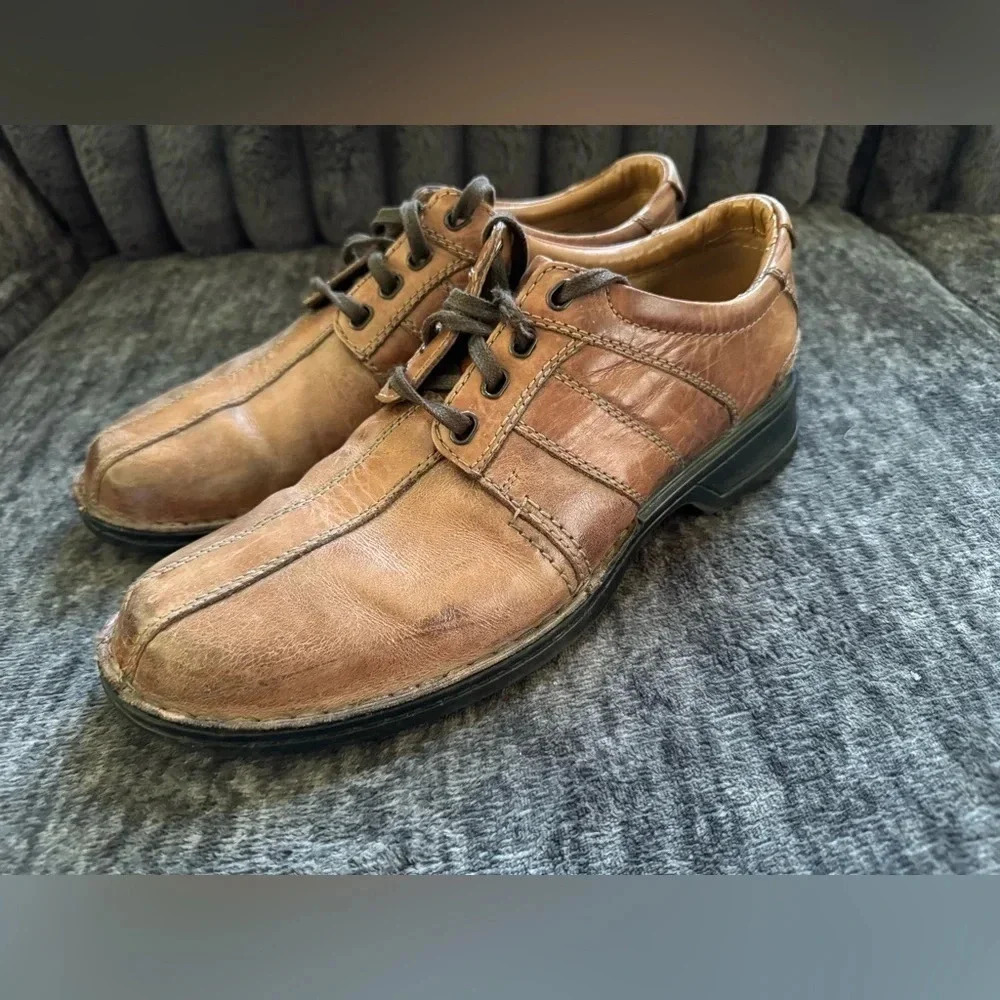 Clarks Collection 14885 men's brown leather lace up oxfords Size 9